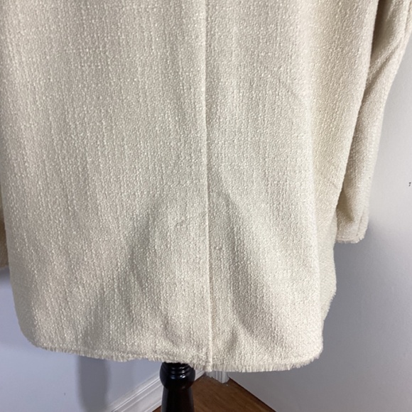 - NWT FUTURE COLLECTIVE PLUS 2XL CREAM BOUCLE BLAZER FRAYED EDGES ONE BUTT… - Picture 9 of 12
